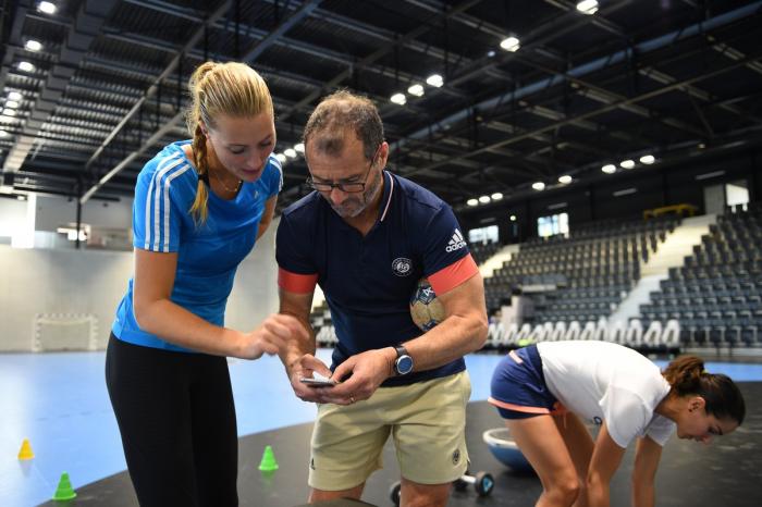 Mladenovic demuestra sus habilidades en otro deporte