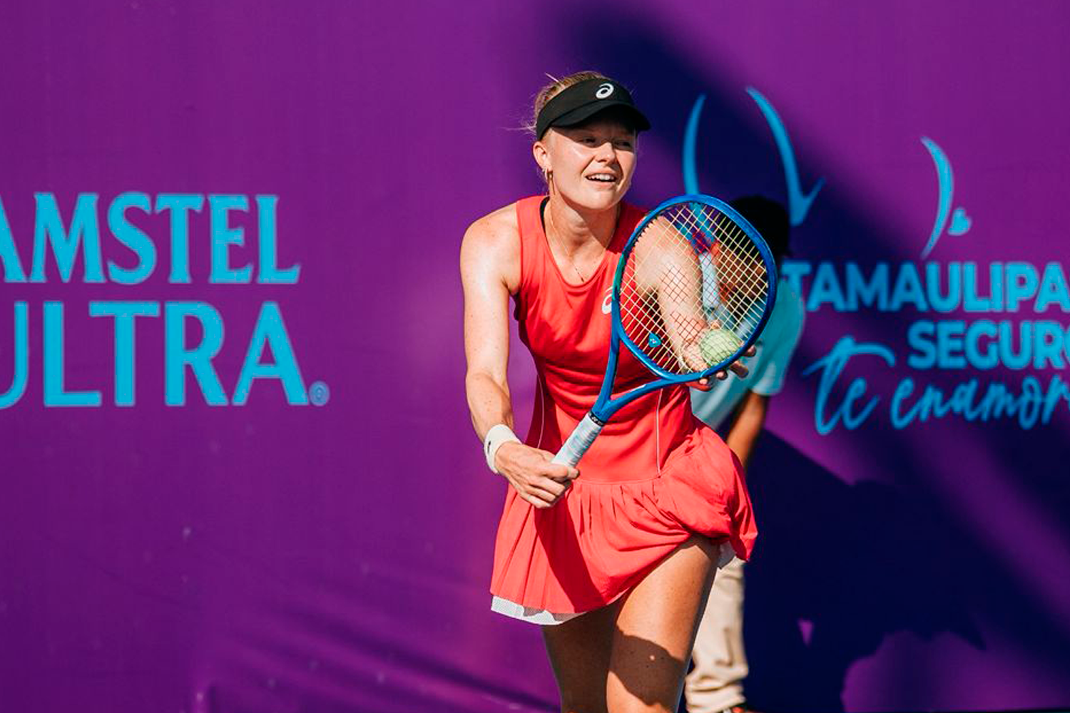 Harriet Dart avanza a semifinales del Abierto Tampico 2025 tras vencer a Petra Marčinko