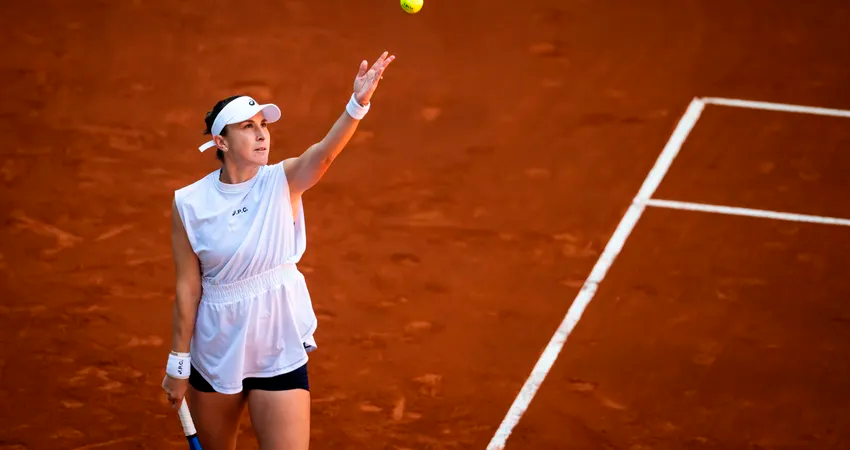 Belinda Bencic se retira de Roland Garros por lesión en el brazo